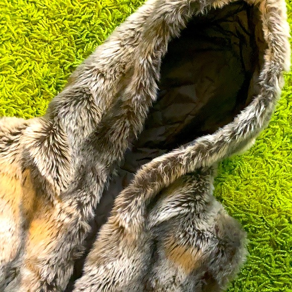 Faux Fur Winter Vest *REVERSIBLE - Picture 2 of 8